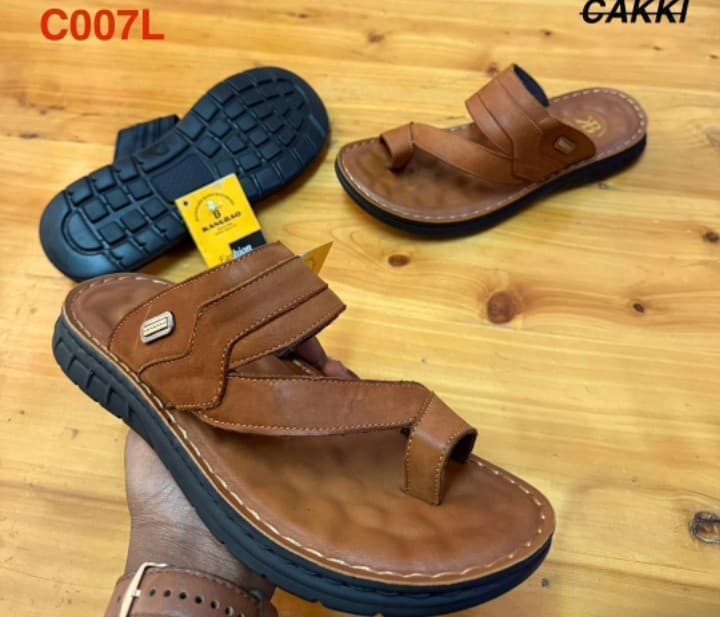 CAKKI Toe-Post Leather Sandal